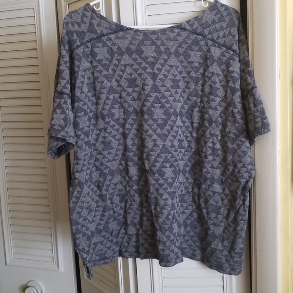 Geometric Print Tee - Picture 2 of 5